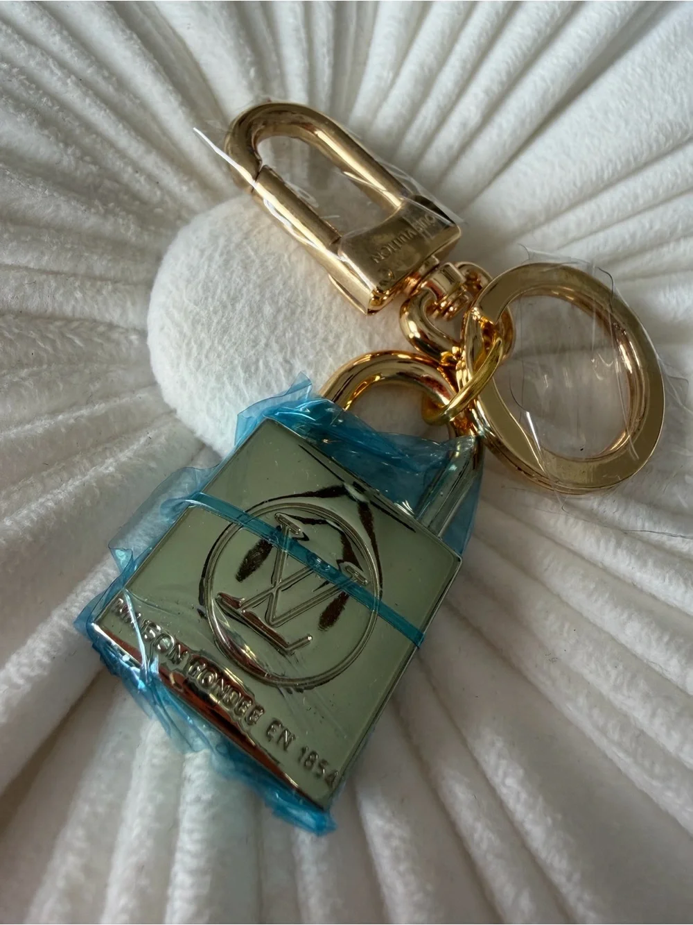 Gold Tone Padlock Bag Charm Keychain Fashion Accessory New